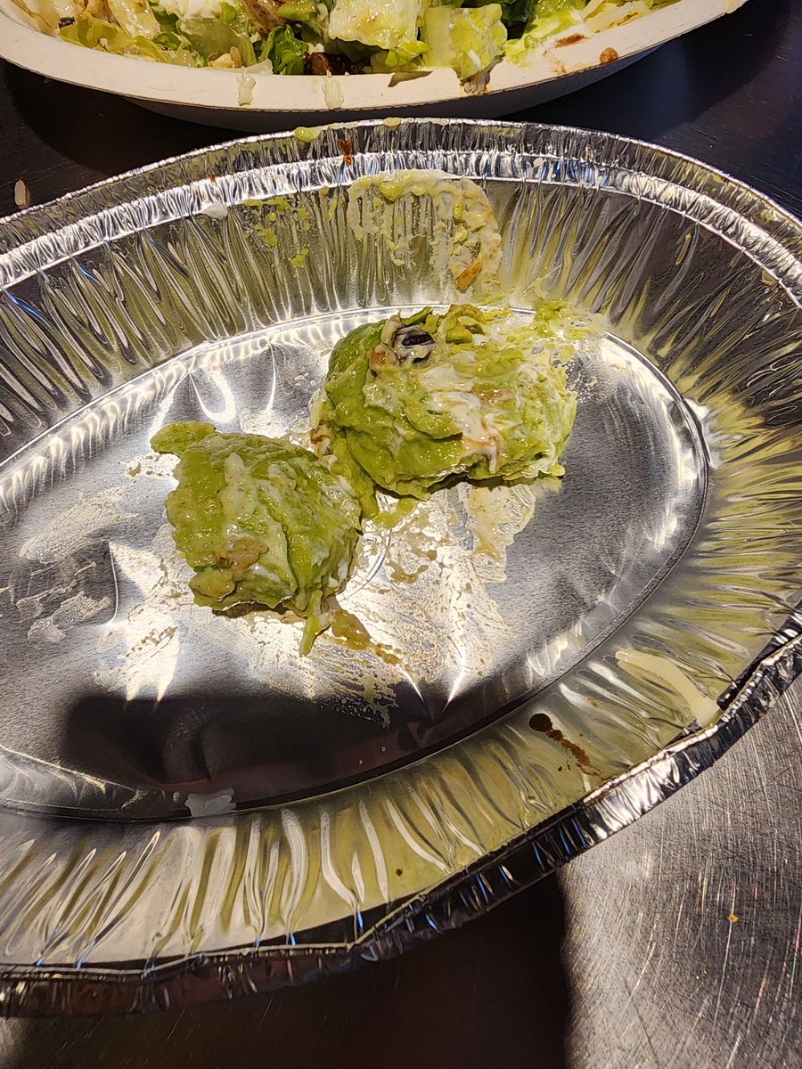 LxmLoc's tweet image. Hey @ChipotleTweets you charge extra for the guac, can you at least finish making it first?