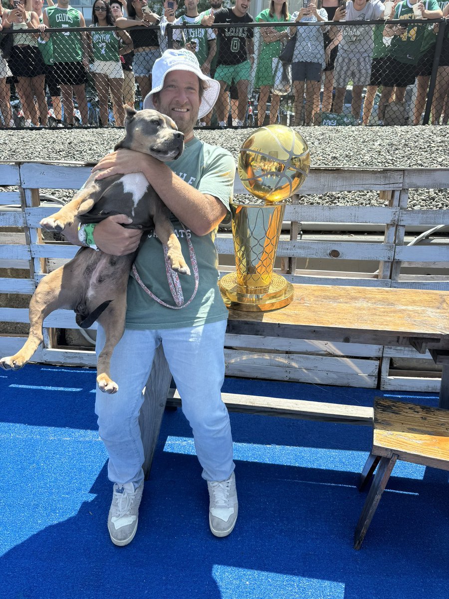 barstoolsports's tweet photo. Parade, Peaches, Presidente @stoolpresidente https://t.co/Wdh0vf92ix