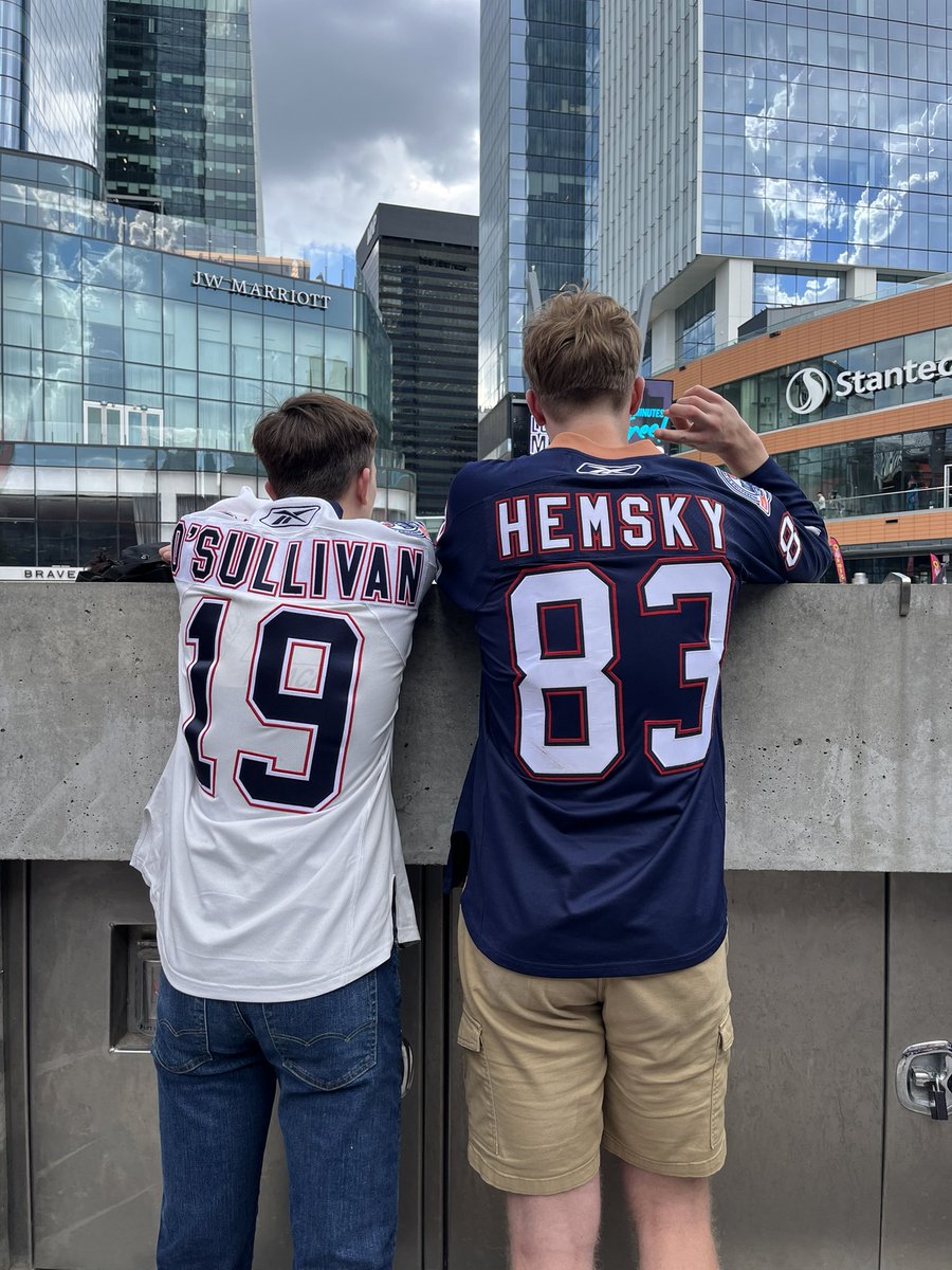 Couple of Oilers legends being worn in the Moss Pit - Woz