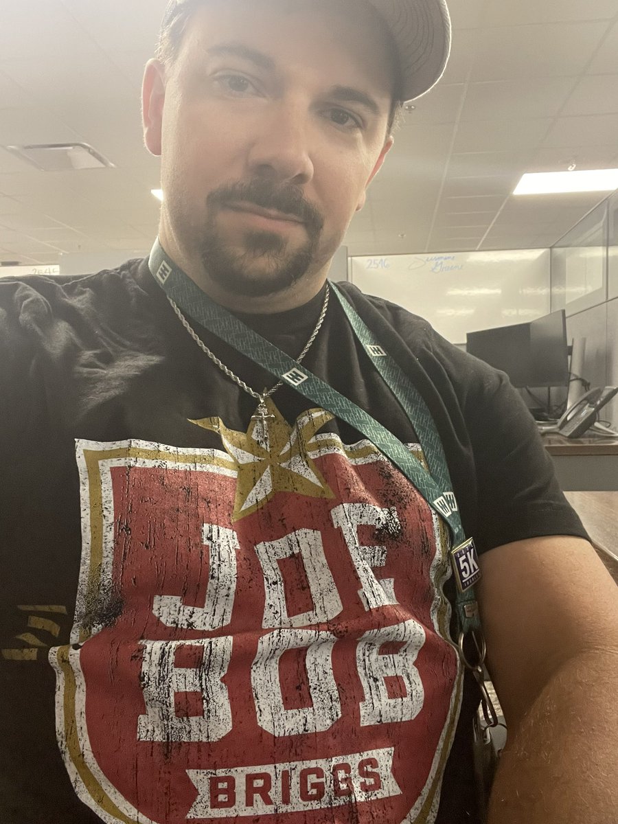 jdsagers4's tweet photo. Soooo glad the work day is over! Ready for #thelastdrivein time to get “educated” hahaha 😂 wearing my new shirt! @therealjoebob @kinky_horror @TheMutantFam https://t.co/JWwQMRJWBs