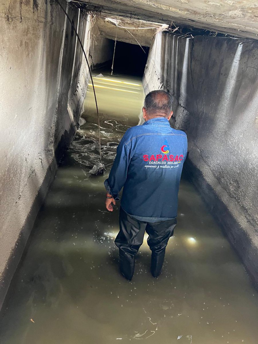 NDP_Noticias's tweet image. Desde enero, el personal de #Sapasac ha retirado alrededor de 300 toneladas de residuos, incluyendo llantas, plásticos, ramas y muebles. Estas labores de limpieza se llevan a cabo de manera constante para prevenir posibles inundaciones.

Más información: ndpnoticias.com.mx/?p=3807