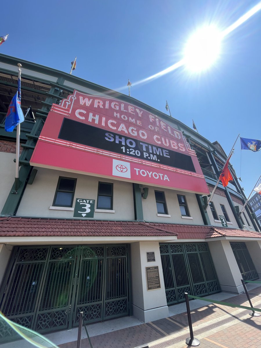 Sooooo much fun at Wrigley today! 
💙♥️