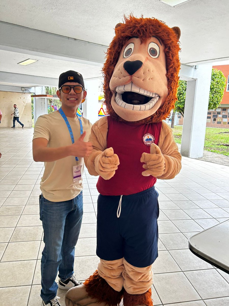 Ayúdenme a localizar la botargaaaaa para que los estudiantes de Aguascalientes se regrese con ella!! El día de hoy estuvimos en un evento en la normal veracruzana y de regreso al hotel holiday inn 12 pm un grupo de alumnos tomaron un taxi color verde y cuando bajaban olvidaron la