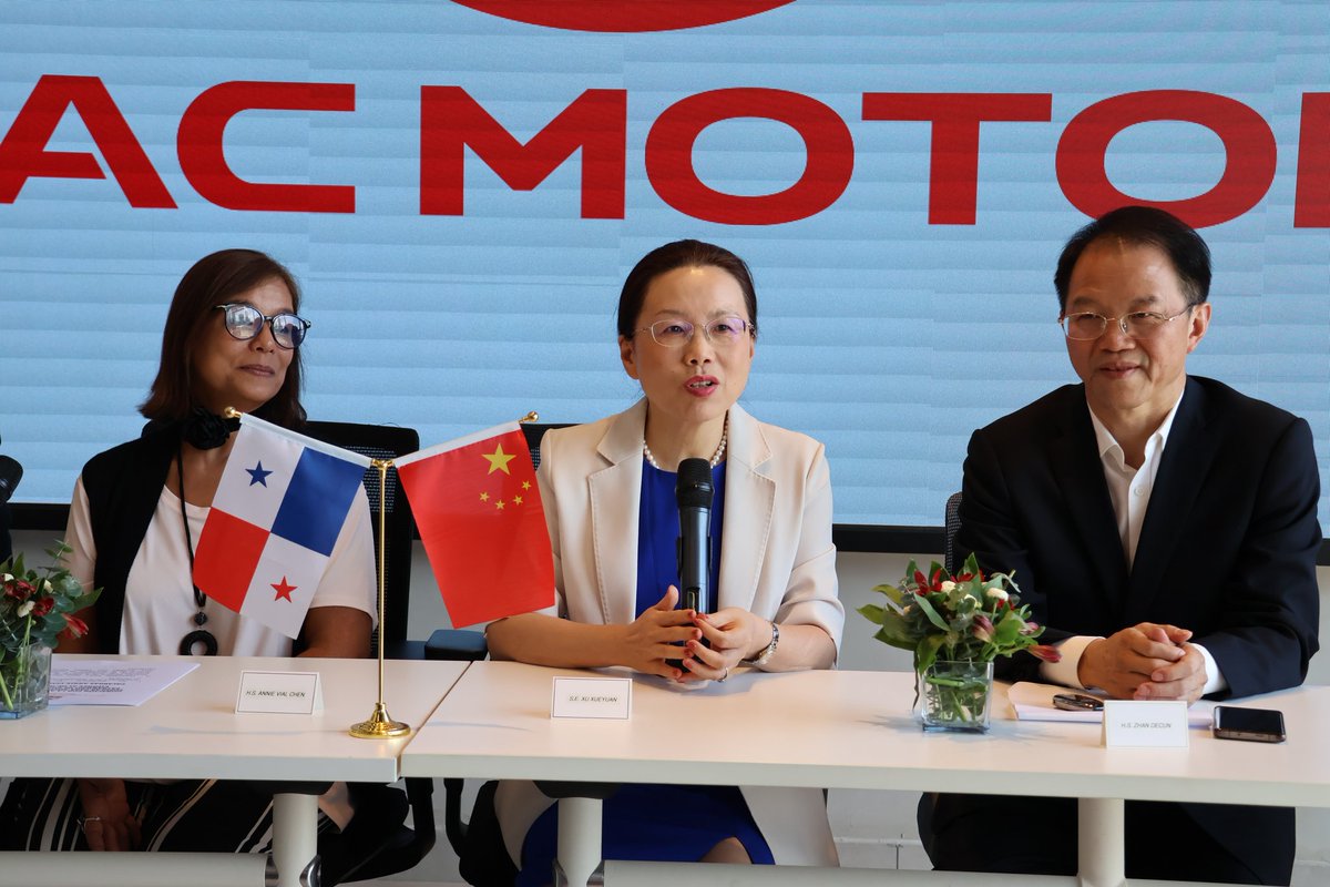 ChEmbPa's tweet photo. Hoy asistí a la ceremonia de entrega de una  donación de 1 minibus de King Long y 1 SUV de @GAC_MOTOR de @Guangzhou_City a @ApachiPanama, como un gesto de agradecimiento  y apoyo de 🇨🇳 a las organizaciones 🇵🇦  amistosas en pos de  las relaciones 🇨🇳🇵🇦 https://t.co/JPPUjiEcuB