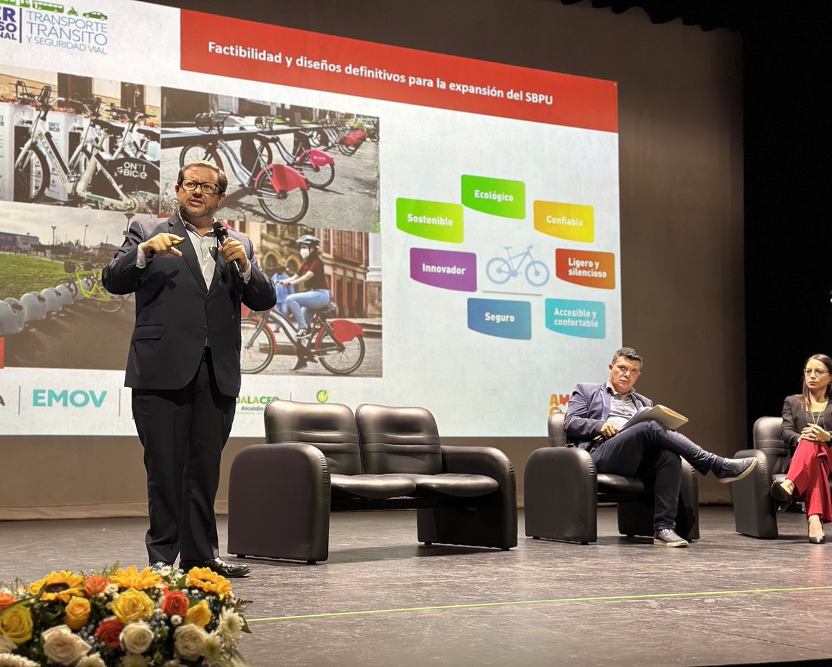 aaguilararizaga's tweet photo. El día de hoy participamos en el 1er Congreso Internacional de Transporte, Tránsito y Seguridad Vial organizado por @emov_ep e #ITESUT.
Gracias por la invitación, es un placer compartir los programas y proyectos de movilidad de nuestro cantón con cada uno de ustedes. https://t.co/cCgOGbIxYx