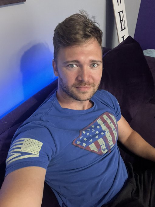 Online Now for a few hours for the Birthday Show 🥳🎉 https://t.co/Yy8jx1qV43