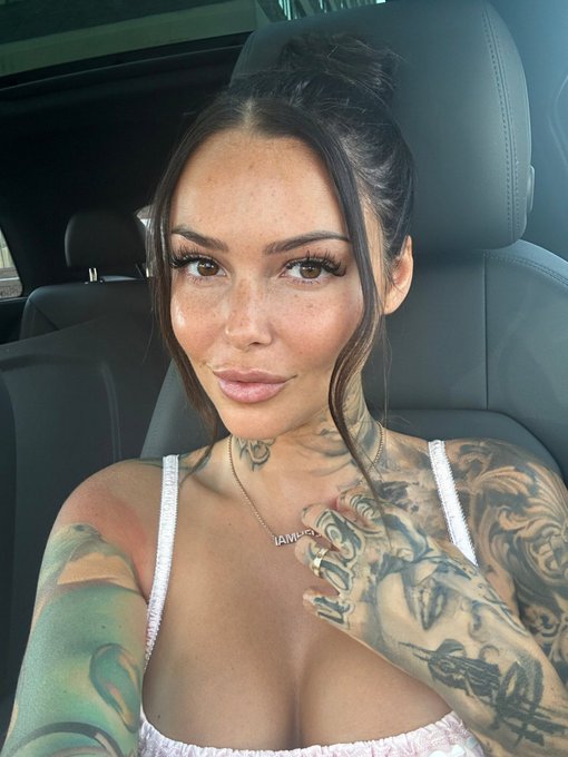 have a great long week-end 💓 https://t.co/nucPVBpfRv<a href="/tag/japan"class="tags"><span>#japan</span></a><a href="/tag/cosplay"class="tags"><span>#cosplay</span></a>