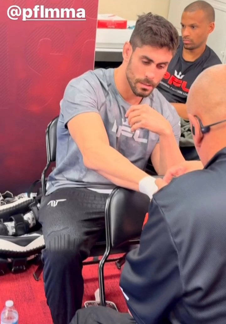 Nosso Campeão já está se preparando para entrar no Cage 🔥 
E logo mais vai arrebentar 💪

SHOEFACE NA PFL