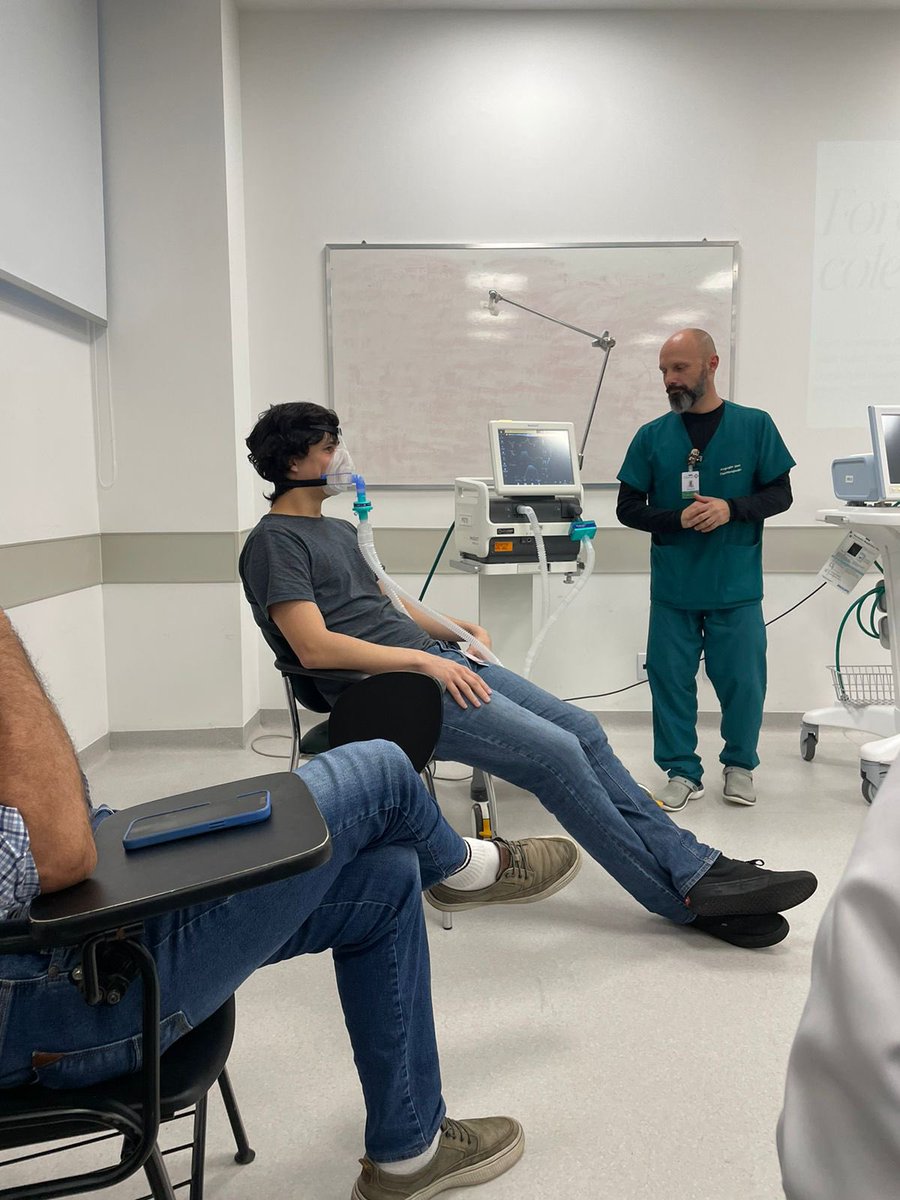 How do you cut the Knowledge Translation window in your service? 

After ~1 week from publication, we did a journal club on the #PREOXI trial followed by a practical discussion about the use of NIV for preoxygenation in the ED.  We explored different machines too🤓 

#EBM #EM