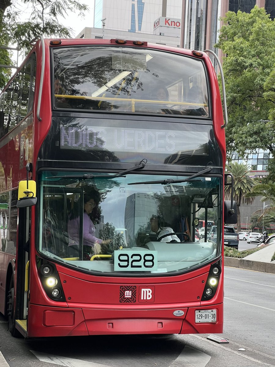 Sandrageisha's tweet photo. @MetrobusCDMX Este conductor es acosador y violento, por favor seleccionen mejor a su personal. https://t.co/8ninOUestr