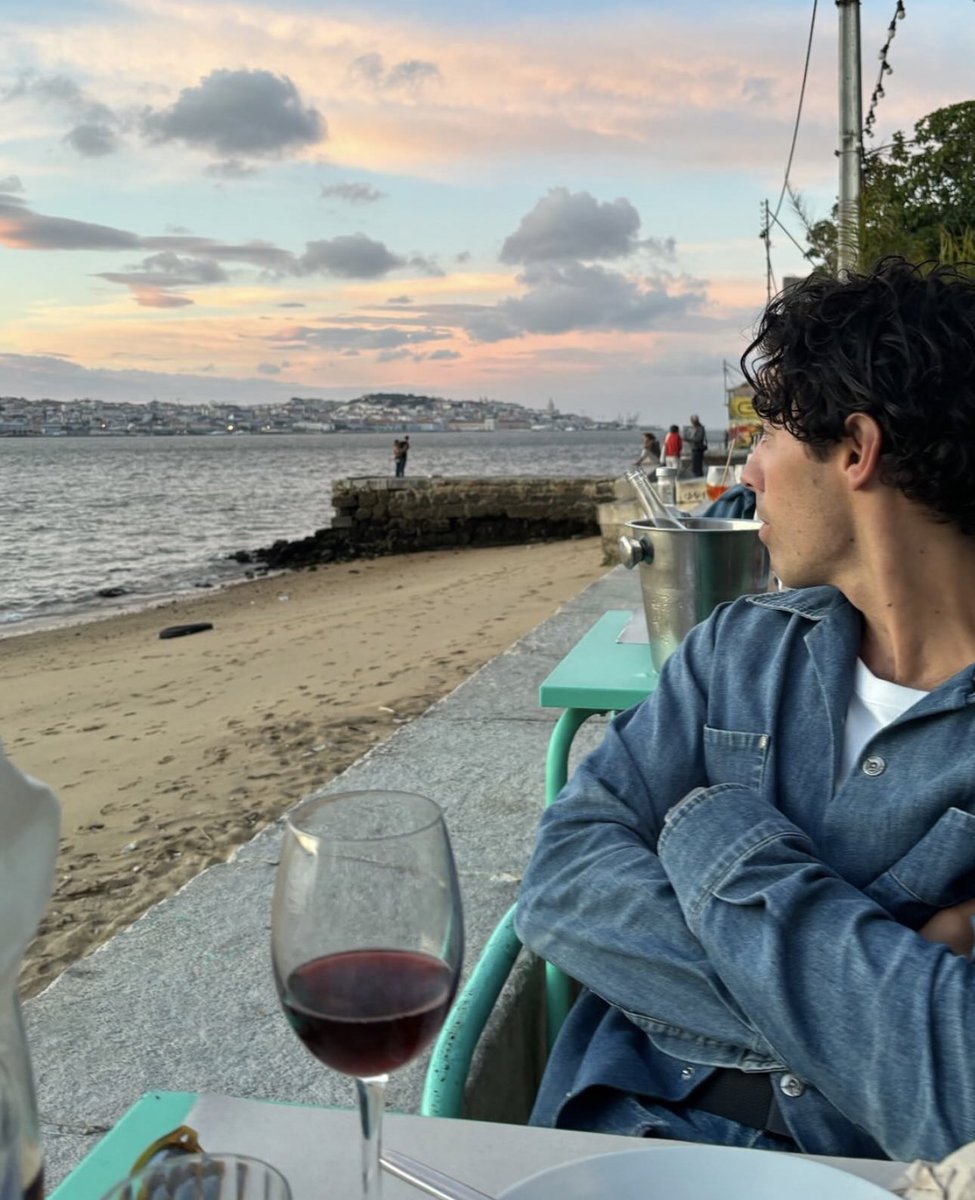 LeahEchelon's tweet image. these photos of Joe are so perfect 🥹