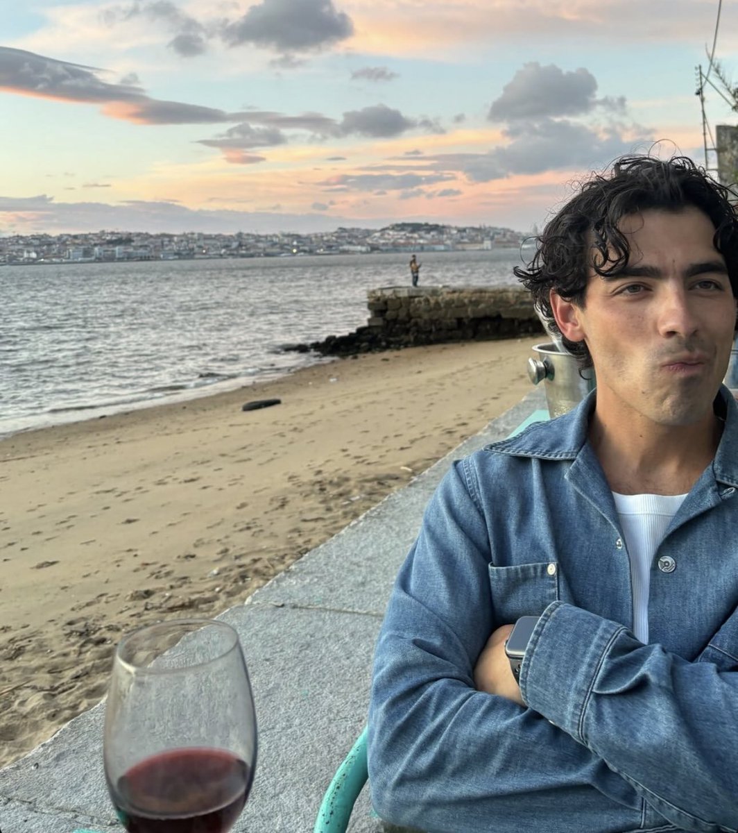 LeahEchelon's tweet image. these photos of Joe are so perfect 🥹