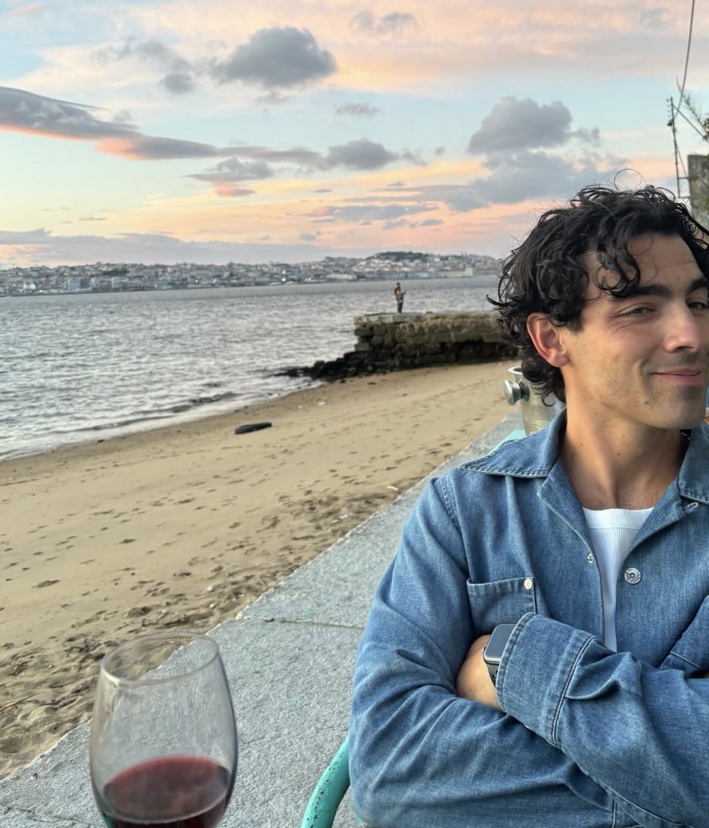 LeahEchelon's tweet image. these photos of Joe are so perfect 🥹