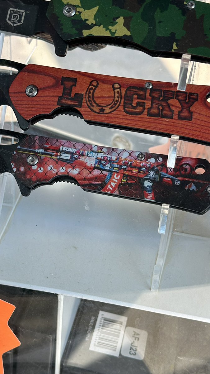 hateveri's tweet photo. why are they sellin the 4x 3dmax kato 15 bloodsport knife at the gas station https://t.co/Ed7Cv2hmD6