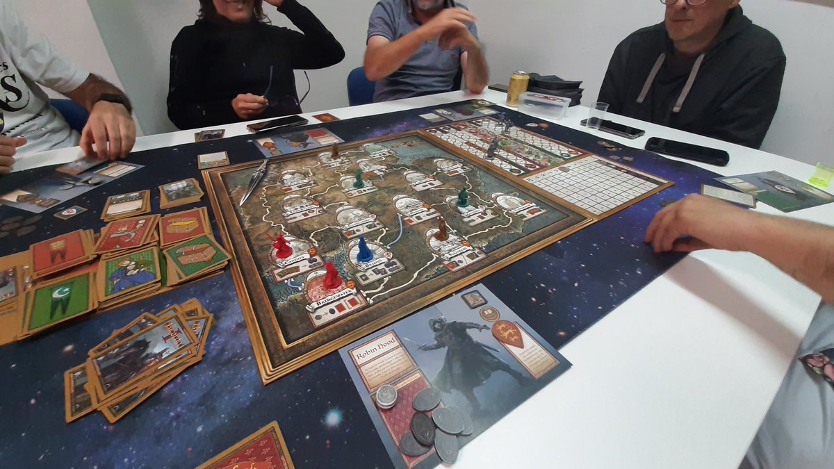 Gran tarde noche con los <a href="/BardulosEl/">ElTxokodelosBardulos</a> , muchas risas y partidas a Veiled Fate, Rebel Princess, Trio, That's not a hat y Ricardo Corazon de Leon