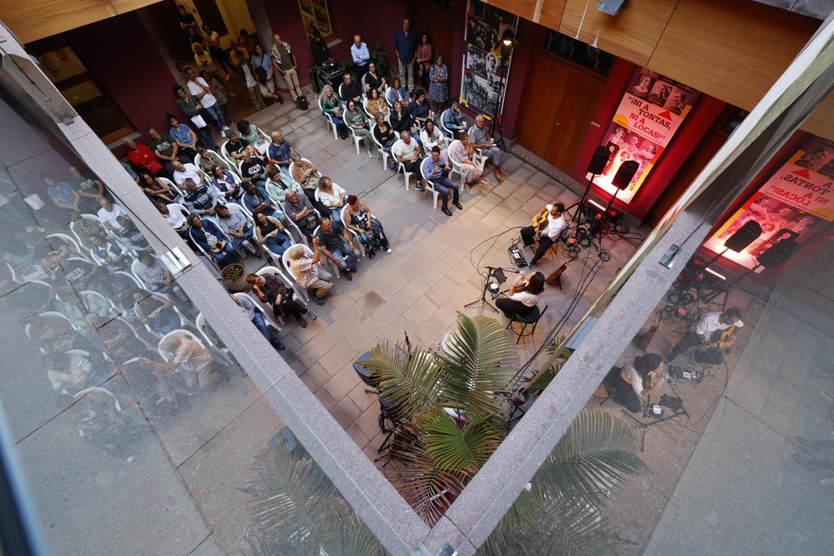 #FiestasFundacionales

«𝗠ú𝘀𝗶𝗰𝗮 𝗲𝗻 𝗲𝗹 𝗰𝗼𝗿𝗮𝘇ó𝗻 𝗱𝗲 𝗩𝗲𝗴𝘂𝗲𝘁𝗮»
una forma diferente de descubrir los patios del casco histórico

<a href="/Dacil_Santana/">Dácil Santana</a>  sacó la artillería más positiva de su repertorio. Temas vitales y alegres que aterrizaron en la Fundación Juan Negrín