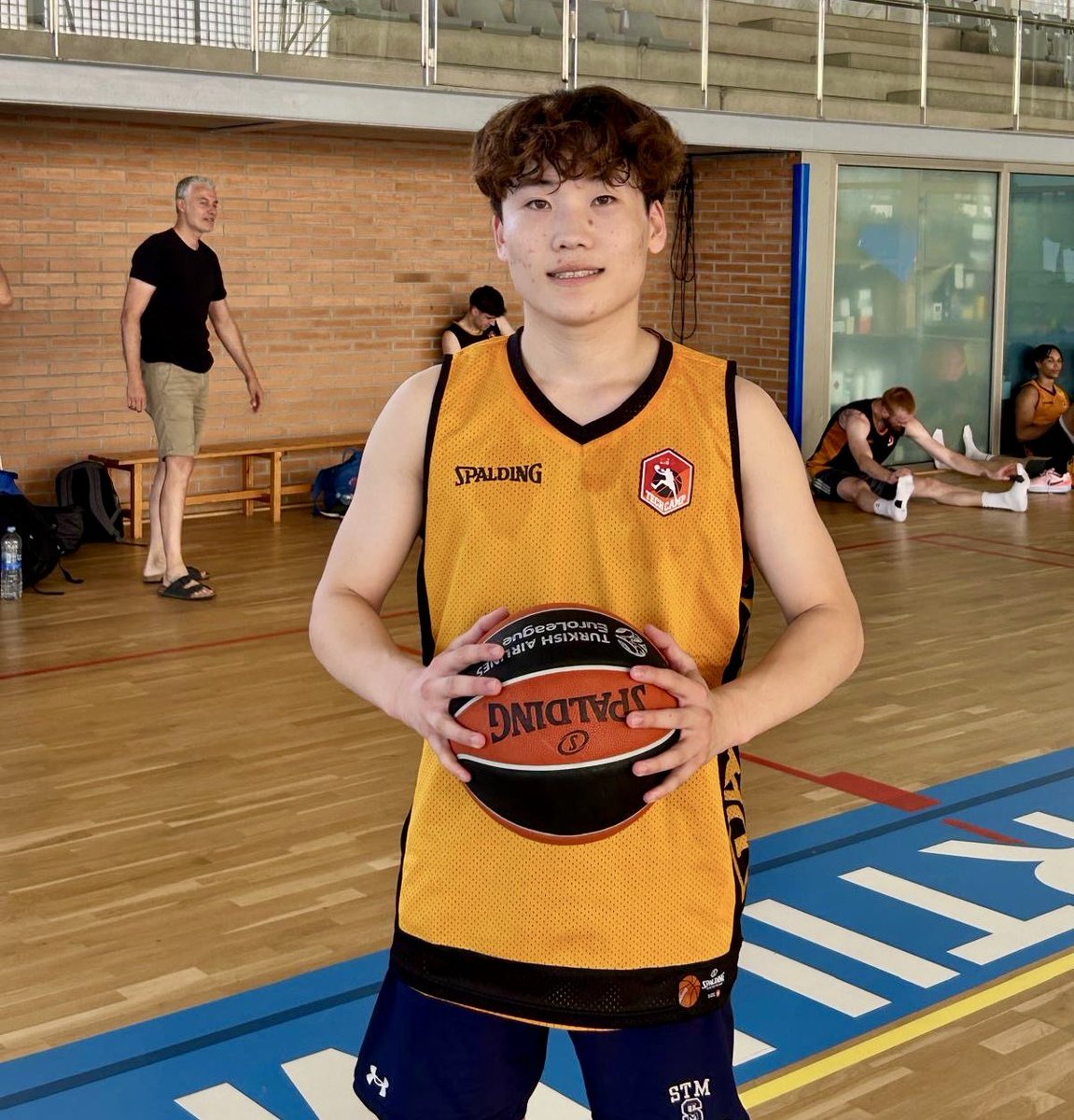 bushidobasket's tweet photo. オフシーズン
スペインプロのプライベート合宿に参加した井上選手🏀

#bushidoproject #スペインバスケ #ヨーロッパバスケ #海外バスケ #バスケ留学 #スポーツ留学 https://t.co/0EbElaLaCb