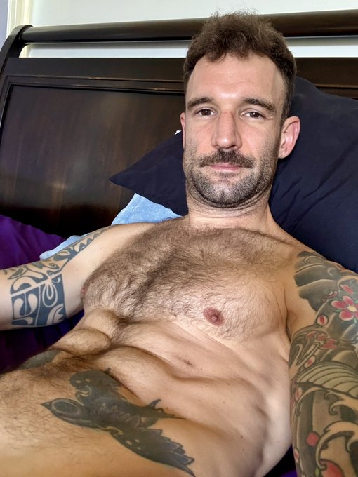 Woke up like dis 🥳 https://t.co/XILkPw4cyz https://t.co/rMWwPrUvVE