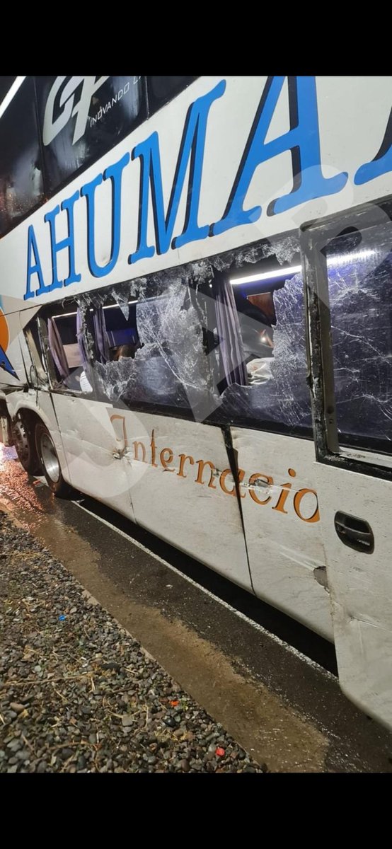 590Rne's tweet photo. Desprendimiento de rocas a la salida sur del tunel Chacabuco
Golpea bus afectando al asistente del bus conductor y pasajeros sin lesiones
@AccidentesChile
@RadioPortales @LiderFMChile @reddeemergencia @ruta5chile @aconcaguaradio @superandina @1345_Stgo https://t.co/d33K1va6n5