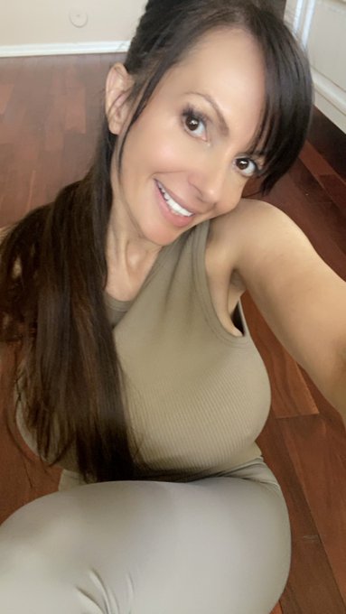 My next live stream is this Sunday 💃☝🏼💋 https://t.co/NuEjfVyAtx<a href="/tag/nationalbikiniday"class="tags"><span>#nationalbikiniday</span></a>