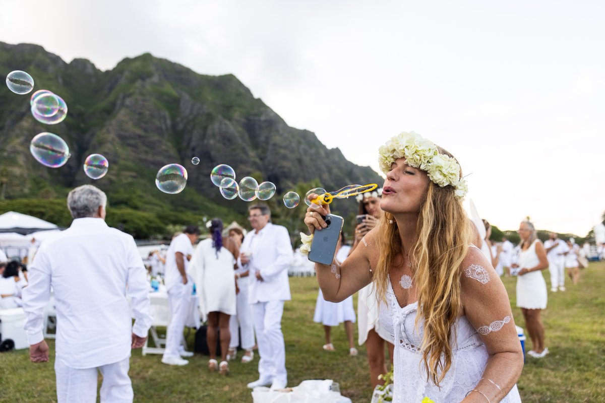 CrystalClearHI's tweet photo. The secret is out on Honolulu's chicest summer picnic, Diner en Blanc - Honolulu. 🌟 Get the full scoop -- including how to attend -- in this @pacificbiznews story here: https://t.co/yMBoEwTbDO

PC: Le Diner en Blanc – Honolulu

#DinerenBlancHon #crystalclearcommunications https://t.co/gDbiuEyQyo