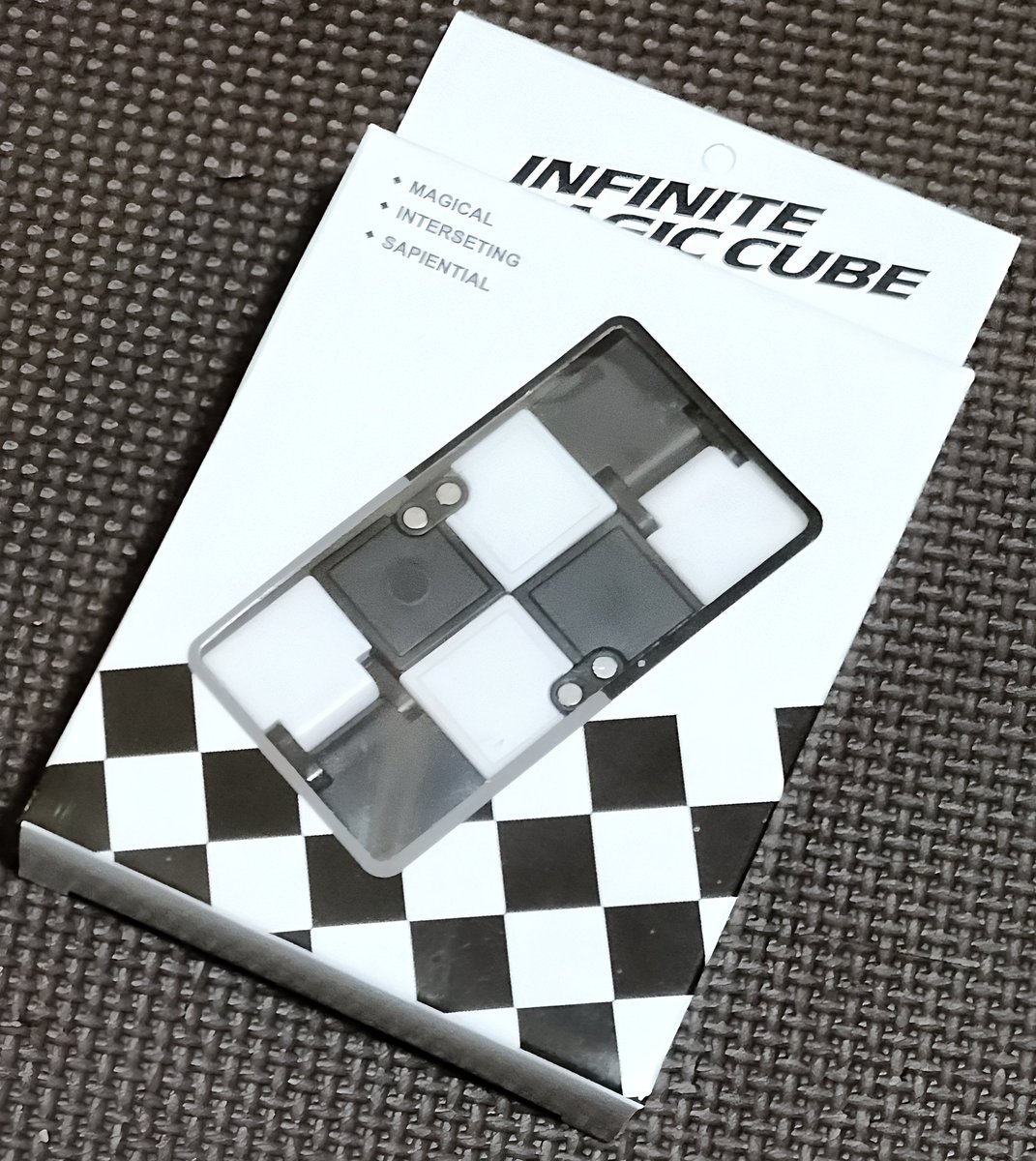 mannai67335335's tweet image. ついに買っちゃいました！無限キューブ🎲

片手でカシャカシャとキューブを崩しては組み立て、組み立てたら再び崩して、又組み立てる・・・ひたすらそれを繰り返す、というね👀

ヤバい！めっちゃ愉しい🥴

まさに【無限】に遊べちゃう逸品✨✨✨

#無限キューブ
#Infinitycube