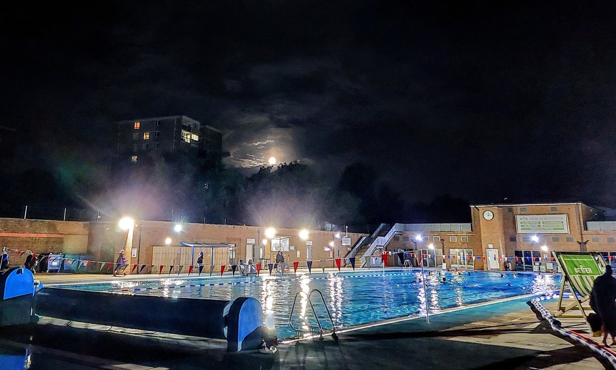 #charltonlido #solstice solstice midnight swimming with the full moon rising