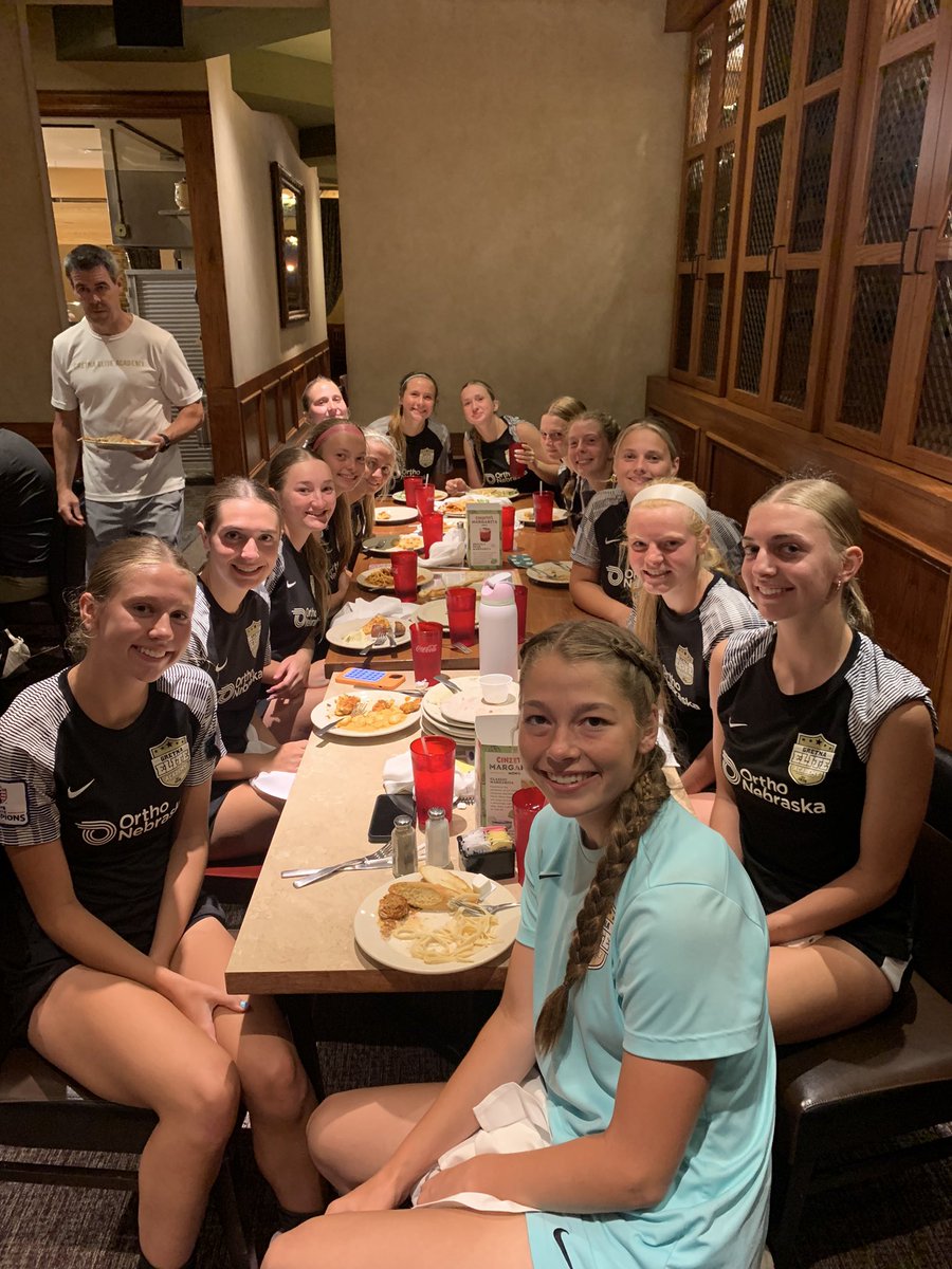 Celebrating  a 5-1 victory with team dinner!  Quality job today ladies!   Proud of you! Keep it going!!! 👏🏼👏🏼 #RoadtoFL #GEA