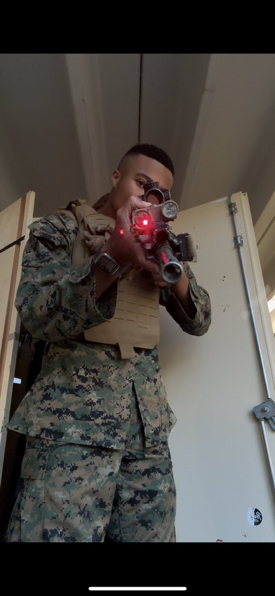 kuroo_rl's tweet photo. if you or anyone you know have any questions about the military don’t hesitate to hmu! https://t.co/0jr6uyuOnv