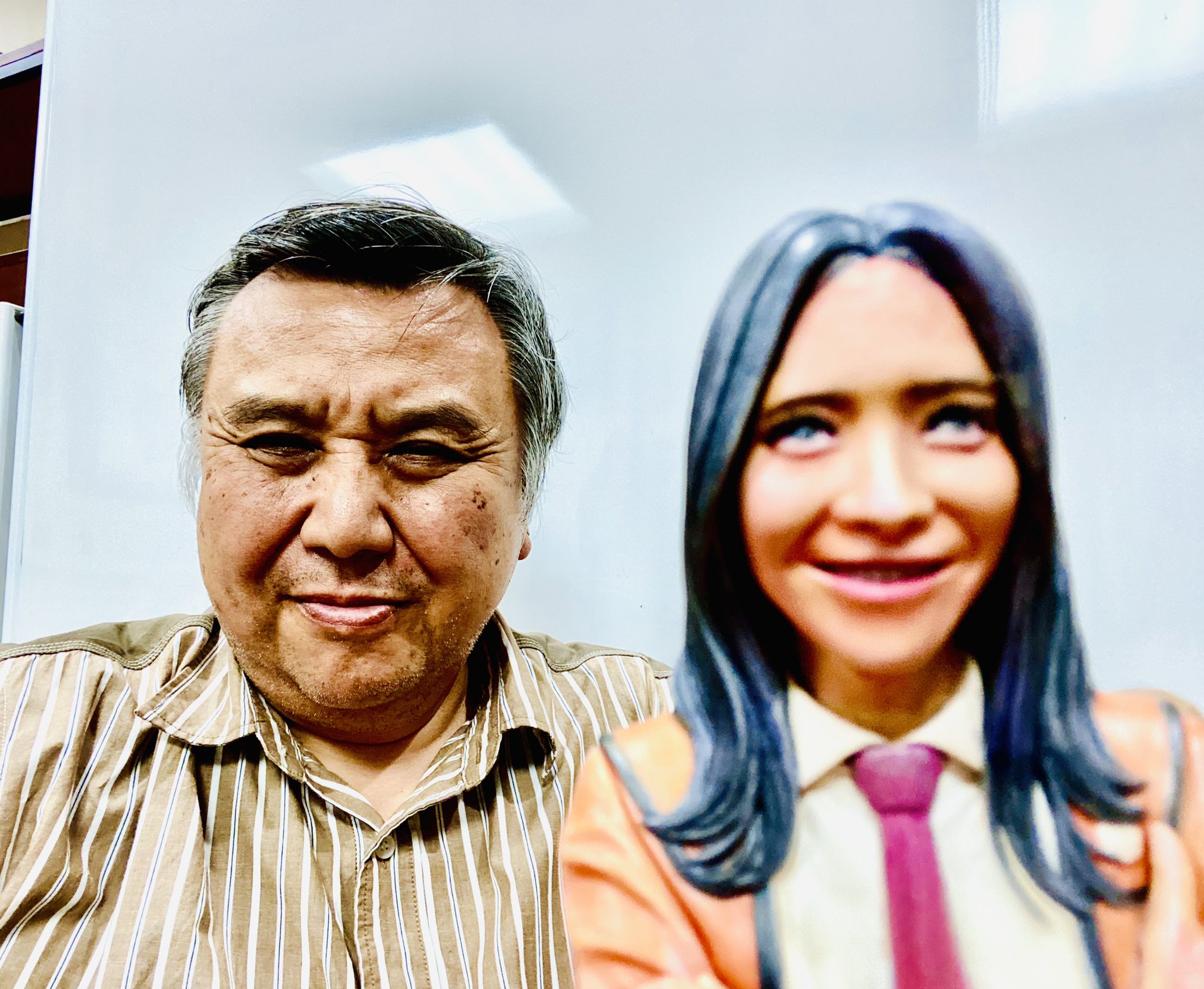GTEIuqkasAAlK64.jpg