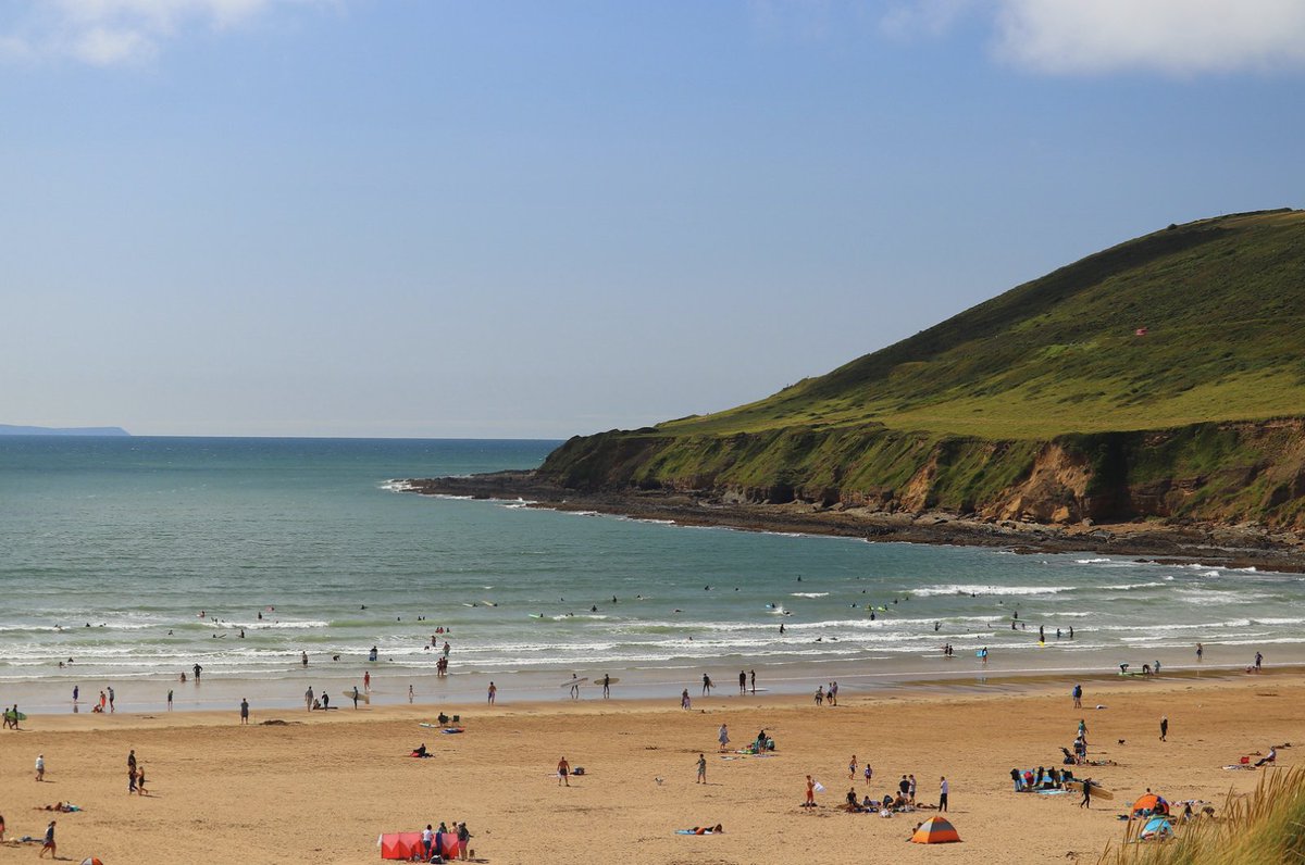 Do you love watersports? Braunton and Saunton are the ideal places to visit this June! Not only can you hire a surfboard at numerous surf shops, but you can also participate in coastal tours! 🔗  bit.ly/3WvJRnL