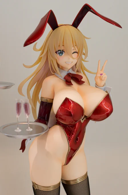 FREEingさんのソフィアバニーver2ndとヴェロニカのデコマスも展示中です!2体並んだ状態で置かれているので是非ご覧ください。こちらはどちらも現在受注受付中となりますのでよろしくお願い致します! 