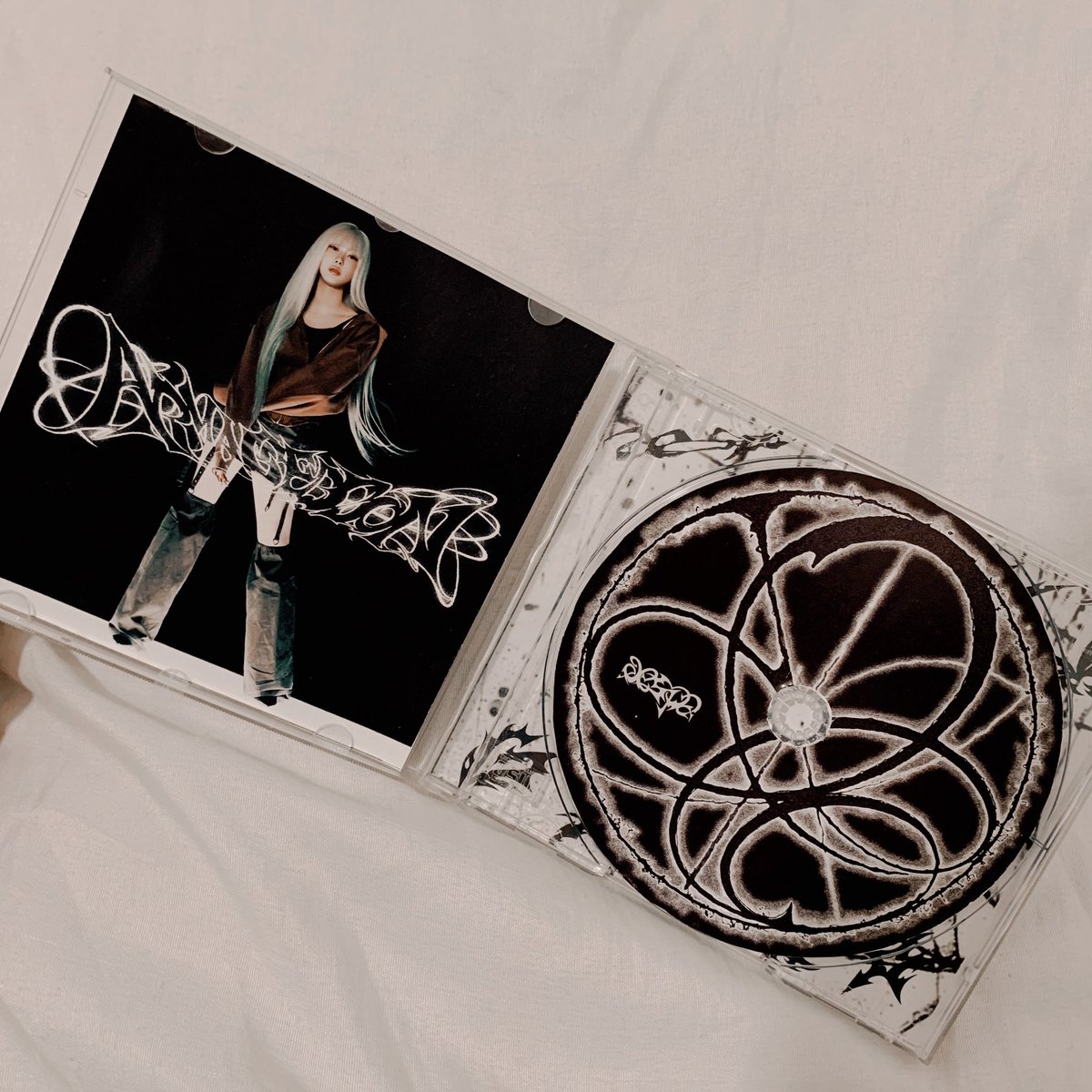 PlimioStore's tweet image. 💫 Novo Lançamento 💫

AESPA - ARMAGEDDON. O pedido inclui:

- 1 CD com Todas as musicas.
- Estojo com capa, contra capa, foto interior, CD ilustrado, e foto de fundo.
- 9 Polaroids em Alta Qualidade.
- Uma entre 5 Versões de Capa.

💸 Preço: 25R$. 💸

Vem de DM! 📩