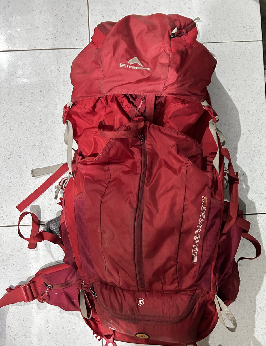 stroombae's tweet image. WTS eiger excelsior 65L
Kondisi 95% cuma kotor aja

Barangkali berkenan, Tolong dibantu ritwit bapak @hrdbacot @coffebit @thepanturas @unmagnetism terima kasih