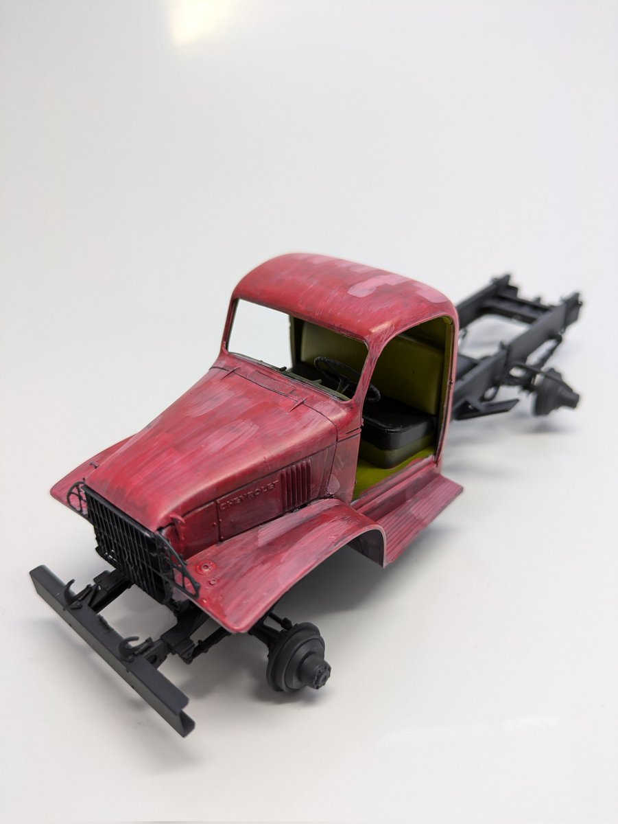 shiromasu's tweet image. #アシカイクルカーモデルコンペ 
#miniartmodels 
1/35scale flatbed truck
下地は濃いめのグレーサフをエアブラシで一気に塗って本塗装は筆です。
塗装初日はこんな感じ。これから塗り進めます。最後のイメージがまだ曖昧なので不安しかないが、時間もない。