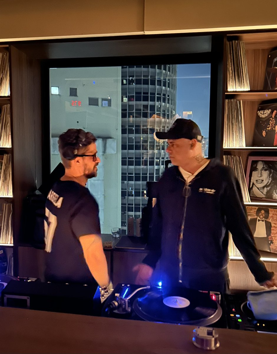 Esses são os caras que me ensinaram tudo lá atrás (1990-1991). Sou eternamente grato.
OBRIGADO 🙏❤️
<a href="/djmau/">mauricio bischain</a> <a href="/djmagalsp/">DJ Magal</a>