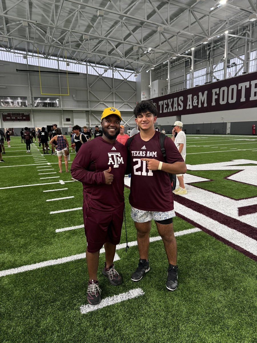 DanielIskander0's tweet image. Had a great time at @AggieFootball camp. I learned many skills that will help me in my big junior szn!!!! Thank you to all the great coaches i met and learned from!! Gig’em!!!! @pushthepocket @JHSWarriors_FB @TonyJerodEddie @coachmd_davis @CoachTroop_ @cbabin4437 @CoachA_Moe