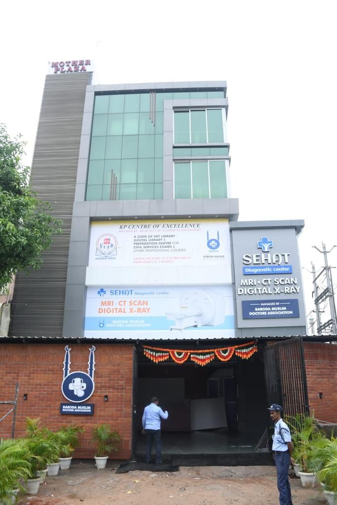 jpsin1's tweet image. दुनिया के कई देशों में मुस्लिम डॉक्टर एसोसिएशन बन गया है

 यहां भारत के कई शहरों में मुस्लिम डॉक्टर ने अपना संगठन बना लिया है जिसमें गुजरात के बड़ौदा में बड़ौदा मुस्लिम डॉक्टर एशोसिएशन प्रमुख है इनका अपना लोगो है जिसमें मस्जिद की मीनार है 

जो जो मुस्लिम डॉक्टर इस एसोसिएशन से…