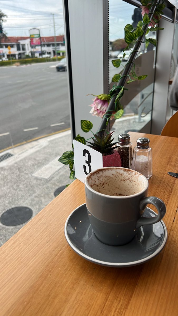 zee63365234's tweet image. dudes get a crush and start posting shit like this