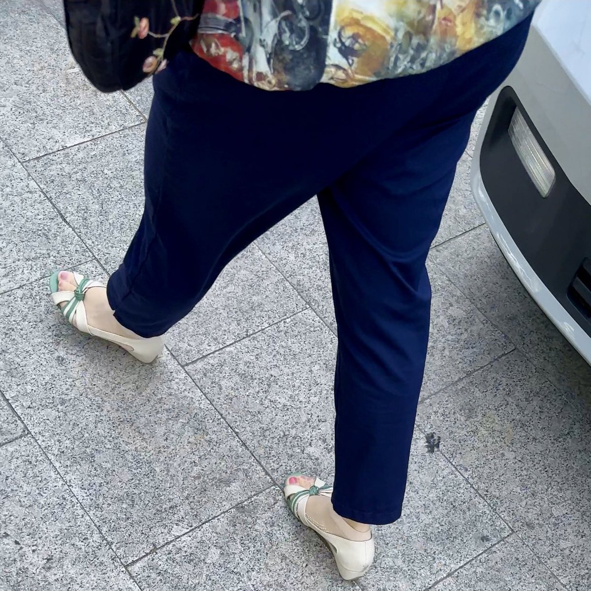 限时返场  xdm
#气质美妇 #短丝袜 #nylonfetısh 
本次交涉女主是廣告從業者 AUDI A6L🚗
💅 實為利器 很難不出手了
❶姐姐下面塞了跳蛋 忍不住要失禁啦
❷姐姐的絲襪臭腳🦶好看嘛
❸妳給大家多拍幾張 足弓 跟襪底嘛
拍攝角度問題 實則为腿長纤细的美妇