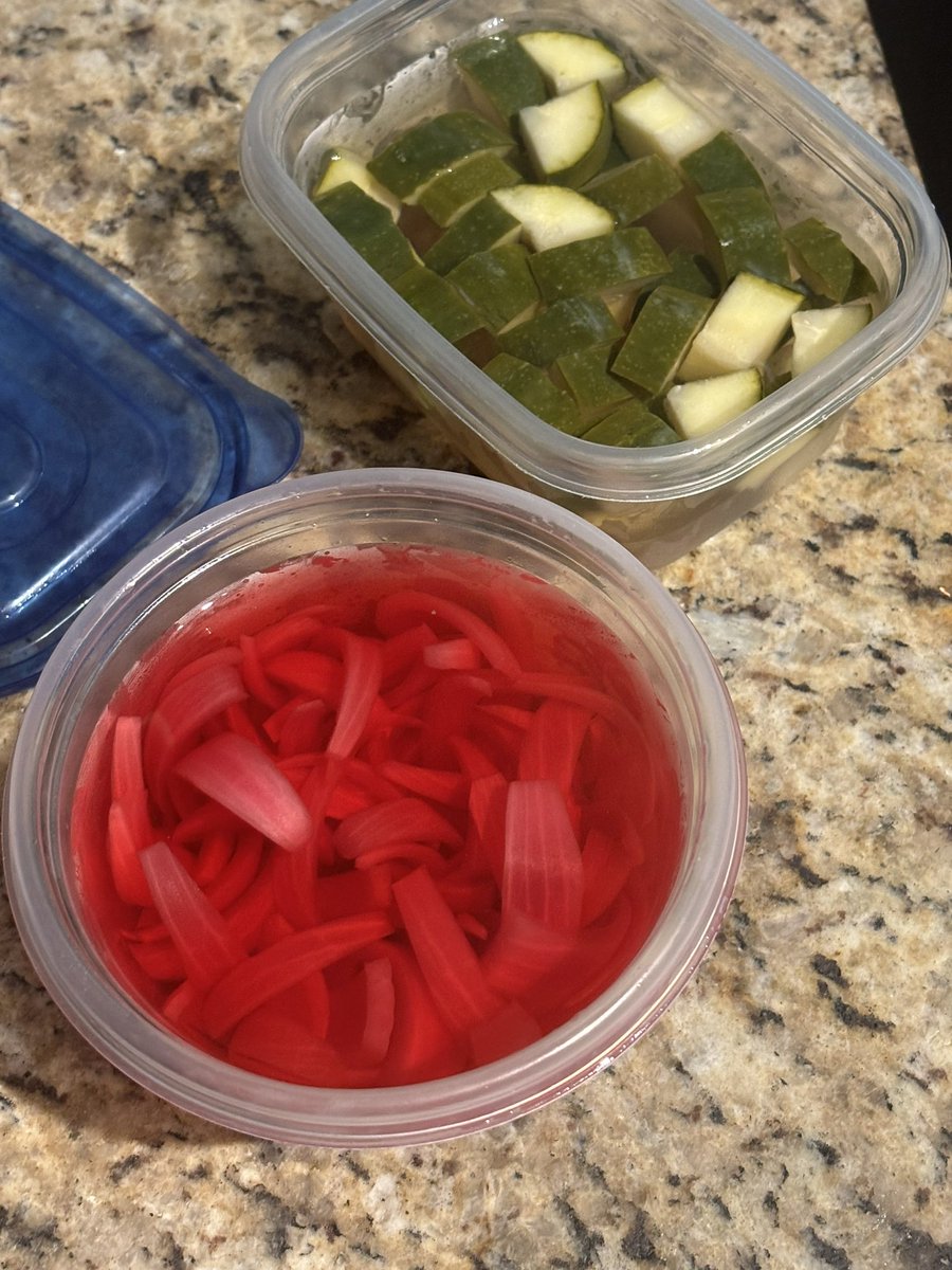 Patty21NHL's tweet image. Step 3: Veggies, do whatever you like, if you’re a fajita veggies person, pan fry some onions/peppers with salt/pepper/garlic w/ a little olive oil until they soften a bit. I’m a pickled veggies guy so I made these a few days ago (directions next tweet)

#EasyChef #PrizePicks