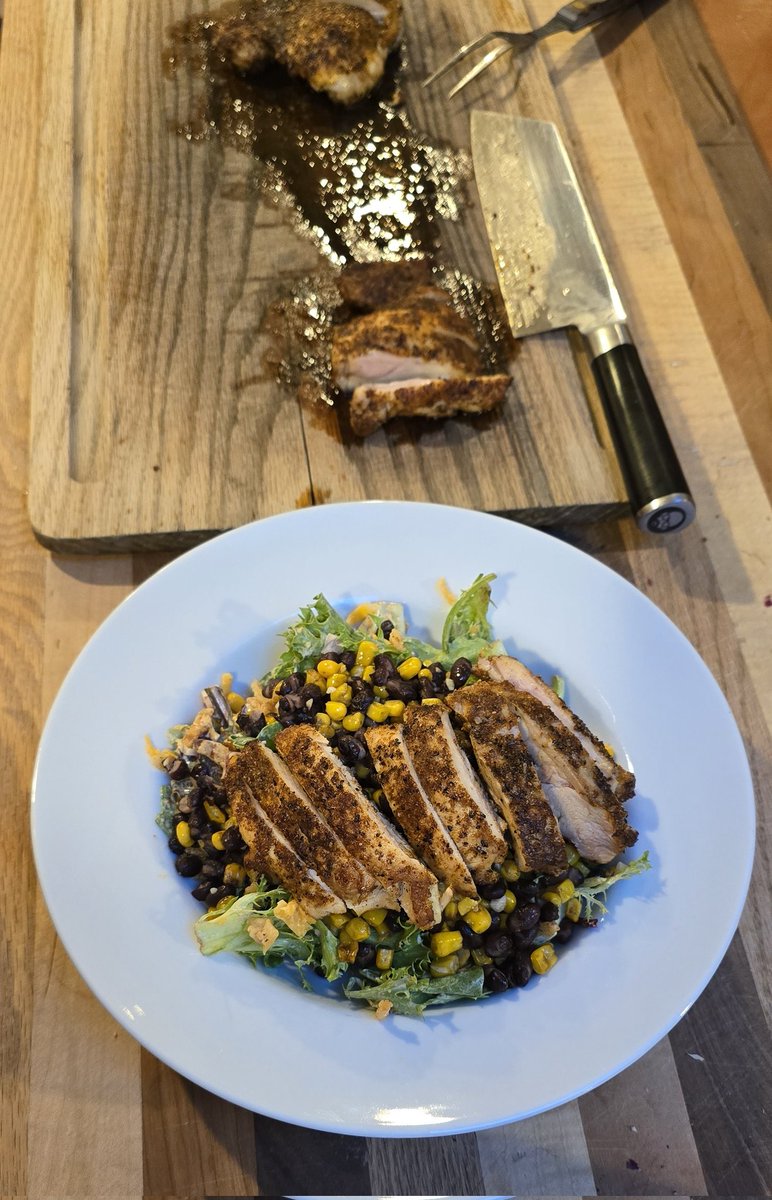 BrandonDonkey2's tweet photo. Southwest chicken salad Mother fuckers! #MFerMeals https://t.co/mM4GUtWLKq