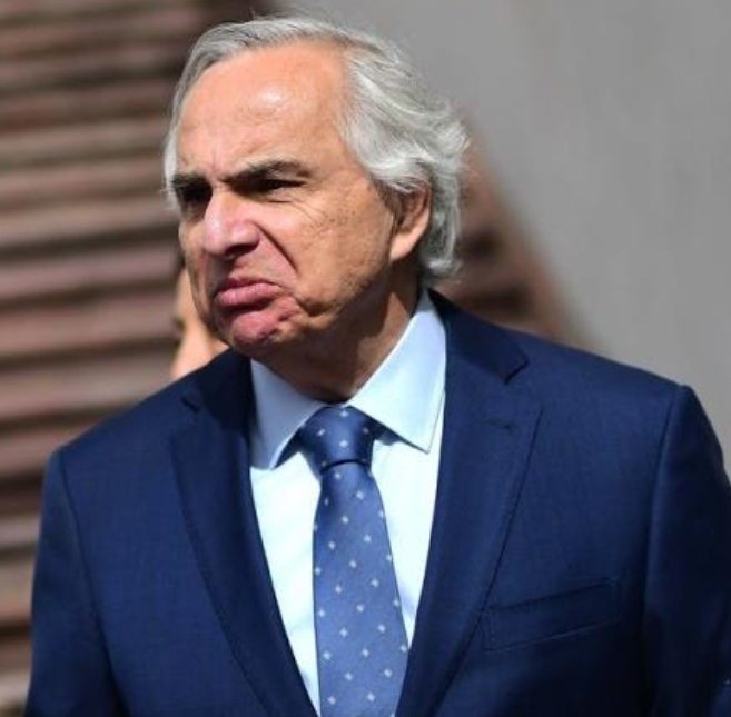 KingOfComedyTM's tweet photo. Y éste weoncito??? Tres meses escondido... No hay prensa? No hay nadie que lo saqué de la cueva? Mi país es un farsa, el poder inefable de la dictadura civil sigue campeando... Hermosilla no pasará un día en la cárcel y Chadwick menos... https://t.co/UQ1Gx0iTBj