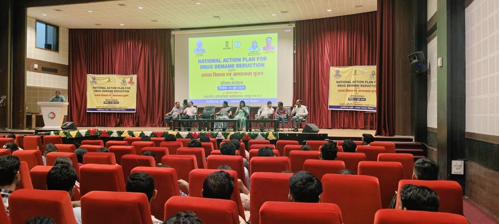 GECR_NSS's tweet photo. Jay Hind 🇮🇳

A one-day training program on the topic #National_Action_Plan_for_Drug_Demand_Reduction was organized by NSS UNIT GEC Raipur in collaboration with #Social_Welfare_department_of_India on 19th June 2024.
Let's unite for a drug-free India!
#DrugDemandReduction 
@MSJEGOI https://t.co/ofRwYVZHpB