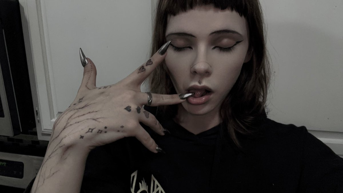 RAYE (@elyzhene) on Twitter photo 