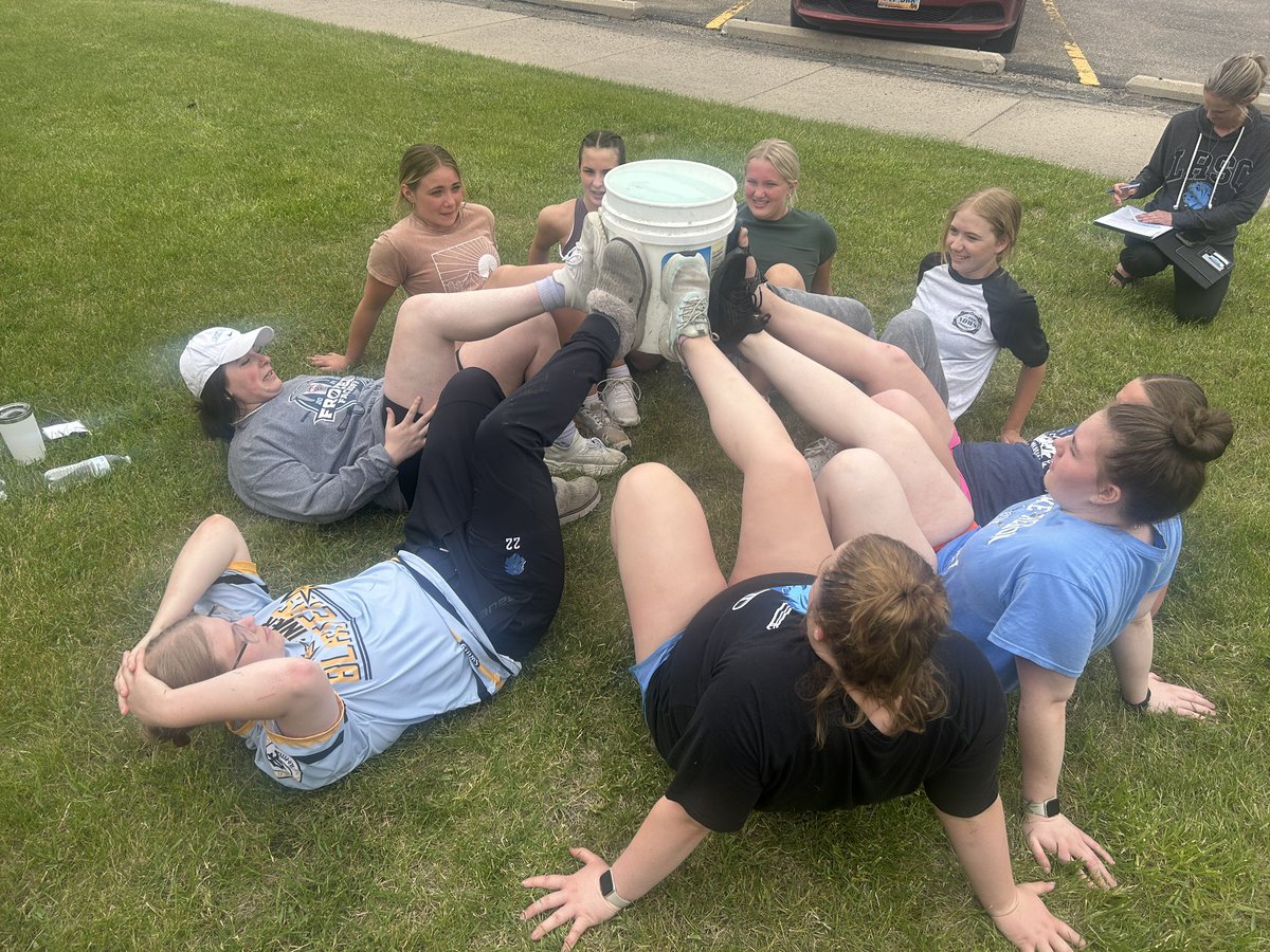 LRSCWHky's tweet image. Team camp day 1!! Today consisted of a hike at White Horse Hill, team building, ice time, a furious water balloon fight, and ended with a cookout. Stay tuned for day 2 tomorrow!🦁🏒#rollroyals