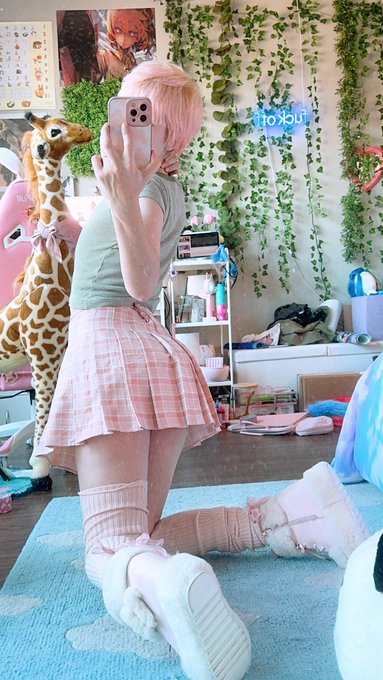 Streaming soon ~ https://t.co/LDq96MoQLS https://t.co/eY7i9lNAp5