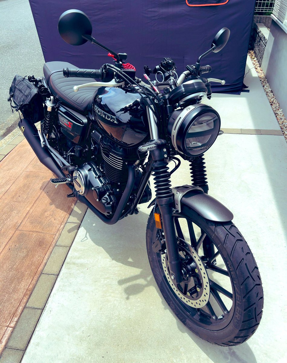 onysan's tweet photo. 名前 : おにいさん
性別 : 男
年齢 : 50
身長 : 175cm
住み : 千葉市
愛車 : GB350S←また乗り換え❗️
好き : 乗り物、食事
一言 : 安全運転を心掛けています🥹

#バイク乗りとして自己紹介 
#バイク乗りとして軽く自己紹介 
#GB350S
#HONDA https://t.co/ccylCXWQcy