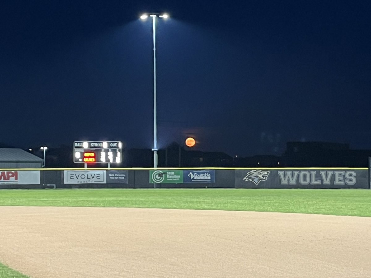 The <a href="/BankEquitable/">Equitable Bank</a> SRs score 3 in the 8th to beat Hopkins 4-3 on a walkoff

<a href="/MaverickC_14/">Maverick Christiansen</a> 2-3 R BB
<a href="/_colinnowaczyk/">Colin Nowaczyk</a> 1-1 R RBI
<a href="/jasereynoldss/">Jase Reynolds</a> 2-3 R
<a href="/GrossartJett/">Jett Grossart</a> 2-3 2B 2 RBI
<a href="/AlexUchtman/">Alex Uchtman</a> H RBI
<a href="/kendall_gragert/">Kendall Gragert</a> 2B
<a href="/garrettring6/">Garrett Ringenberg</a> 7IP 3H 0ER 9K 1BB
<a href="/kyleferry06/">Kyle Ferry</a> IP 0ER

#ENGLUE