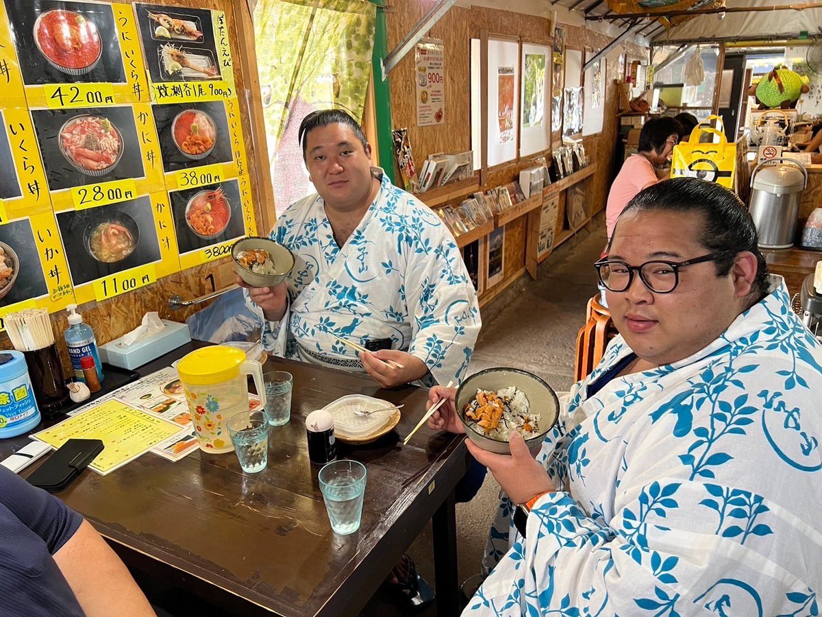 函館に出かけたそうです。 美味しそうです。 #二子山部屋 #狼雅 #大相撲